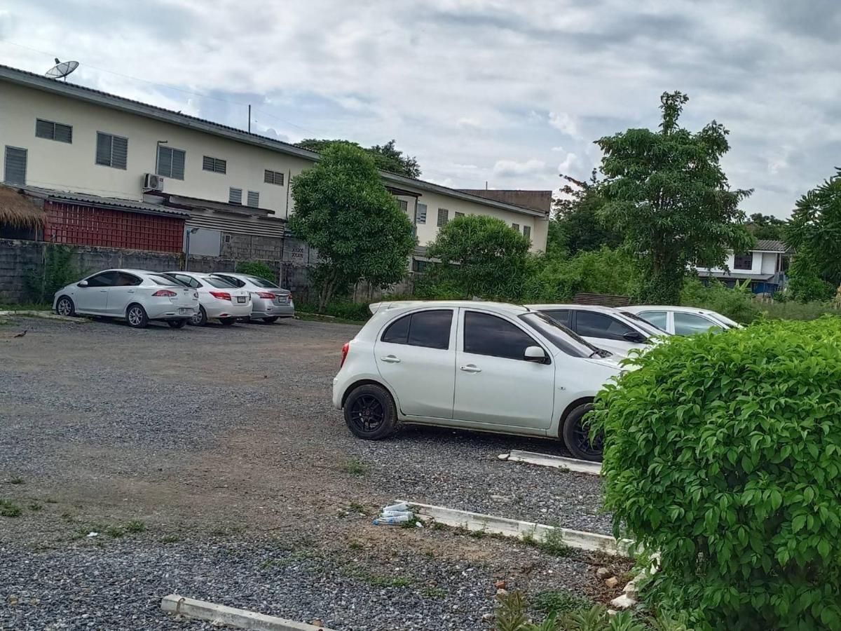 Apartmán โสดาอพาร์ทเม้นท์​ Ban Lam Phak Kut Exteriér fotografie
